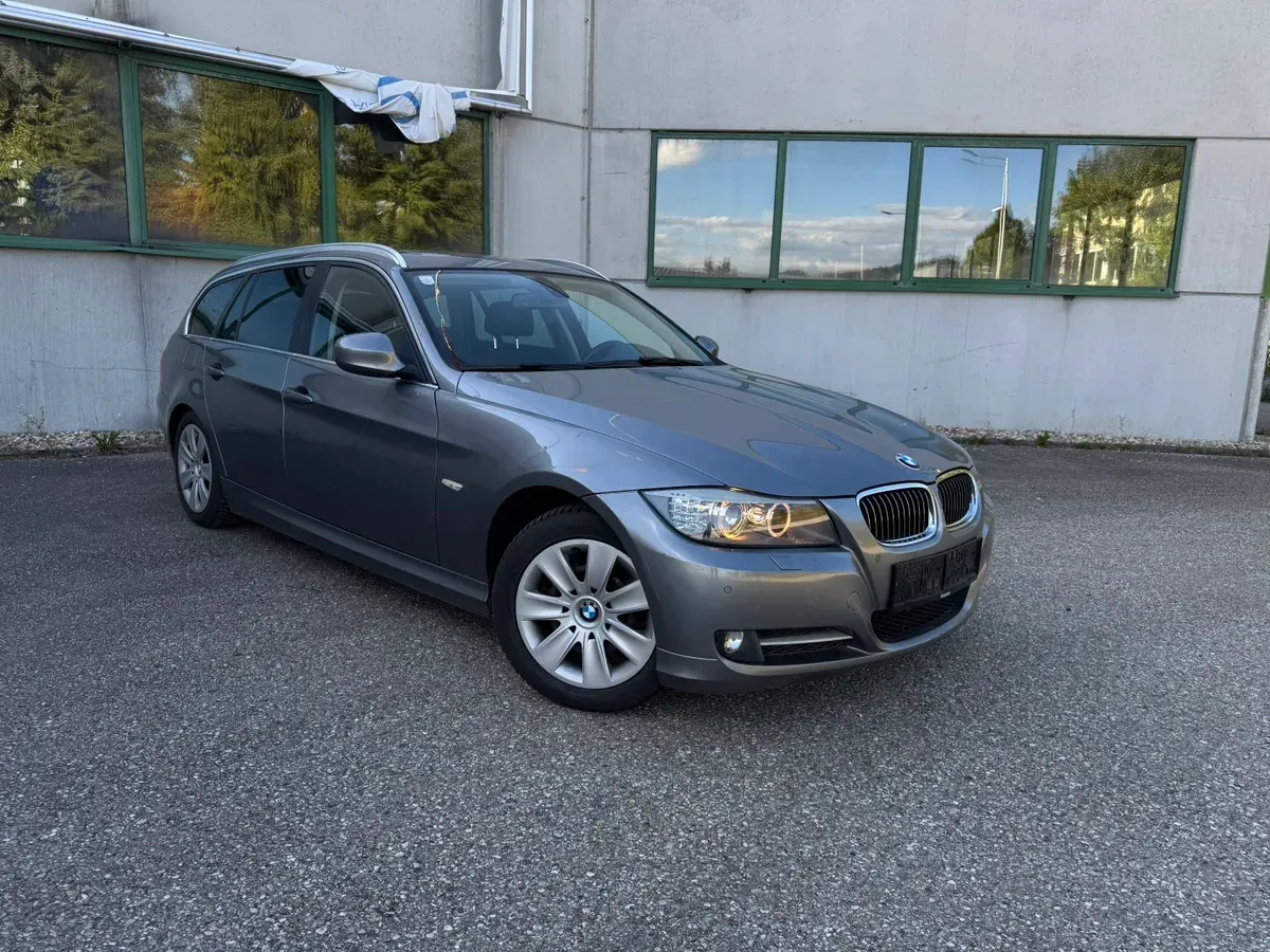 BMW 3 Series 2011 photo 2