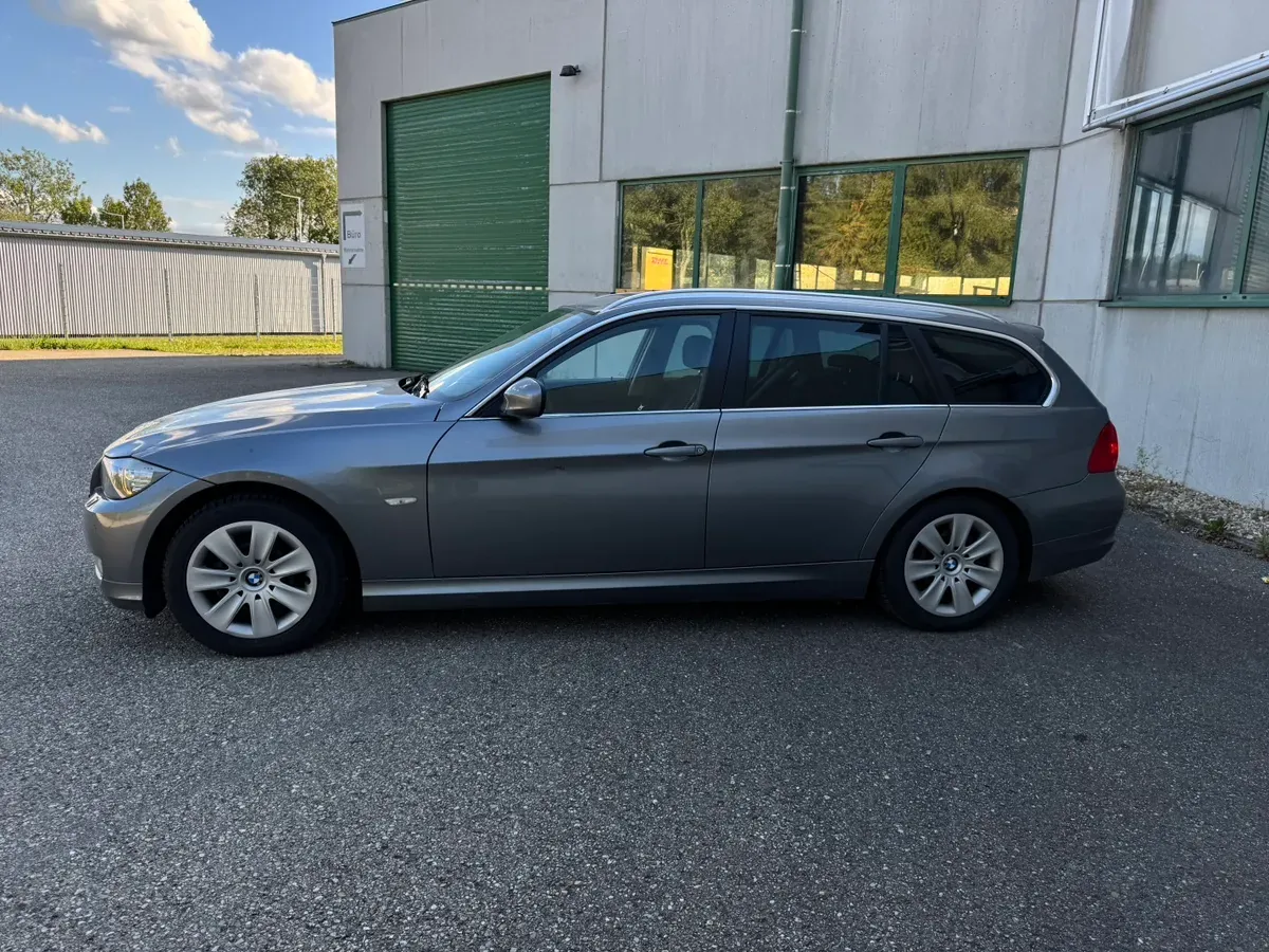 BMW 3 Series 2011 photo 3