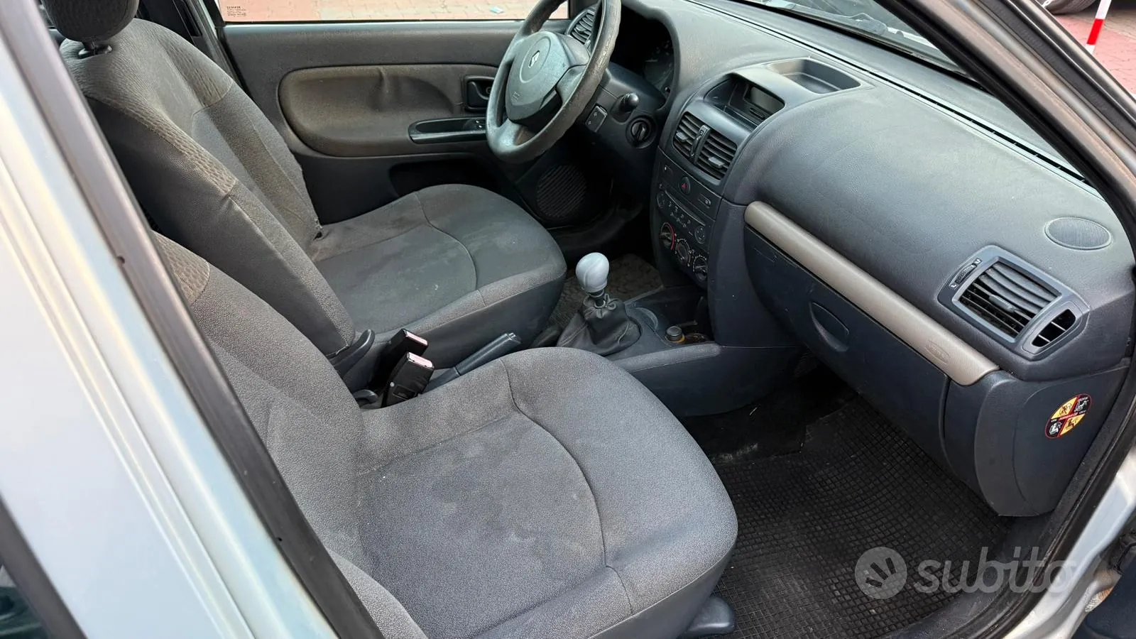 Renault Clio 2004 photo 5