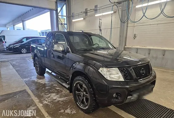 Nissan Navara 2010 photo 2