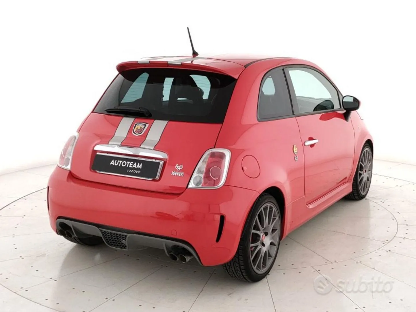 Abarth 695 2011 photo 3
