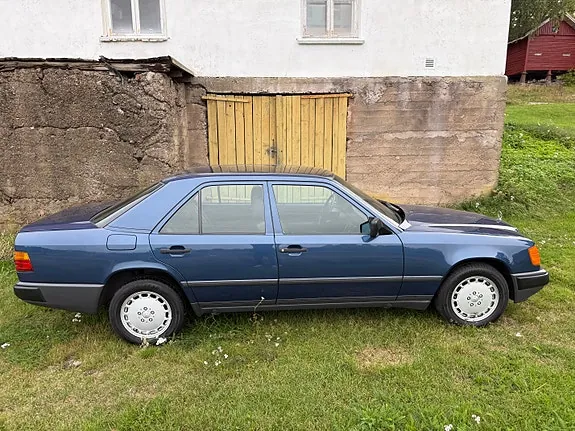 Mercedes-Benz 260 E 1988 photo 3
