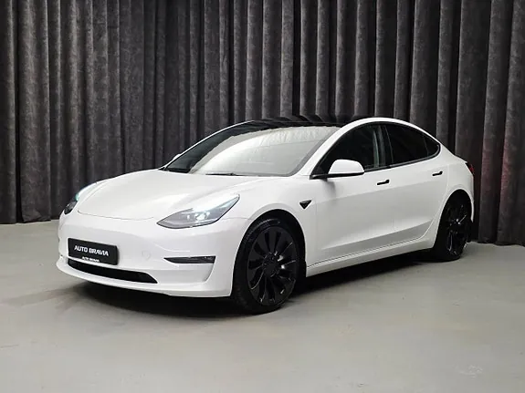 Tesla Model 3 2022 photo 3