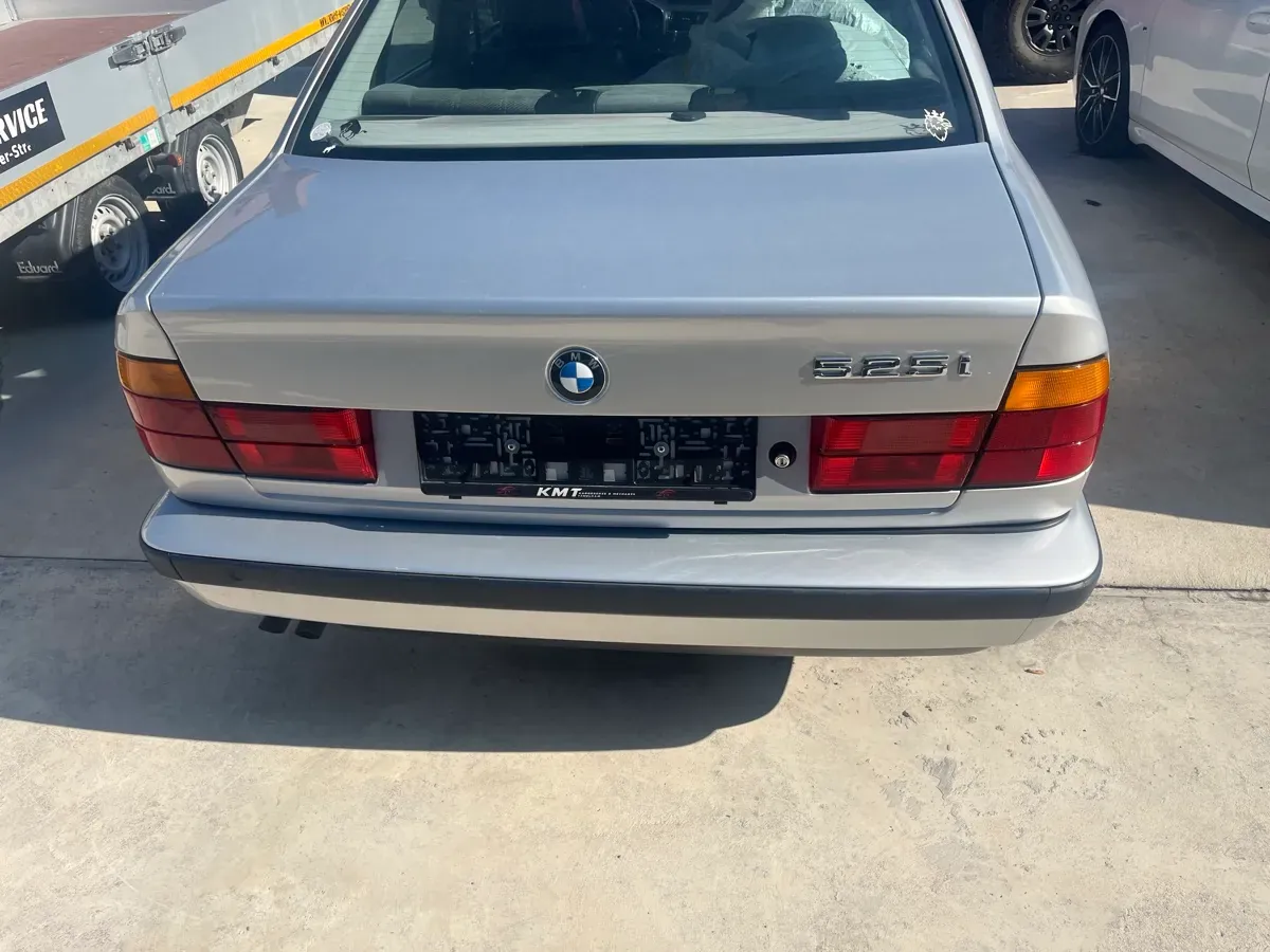 BMW 5 Series 1990 photo 2