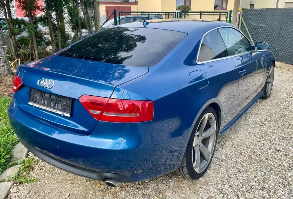 Audi A5 2011 photo 2