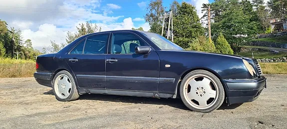 Mercedes-Benz E420 1996 photo 2