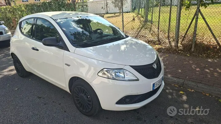 Lancia Ypsilon