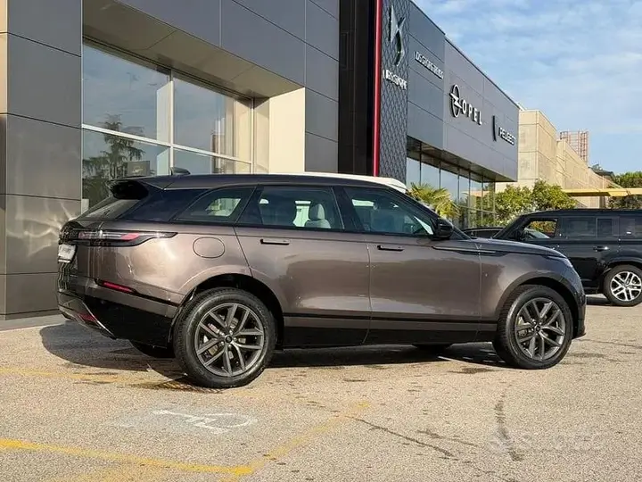 Land Rover Velar 2023 photo 5
