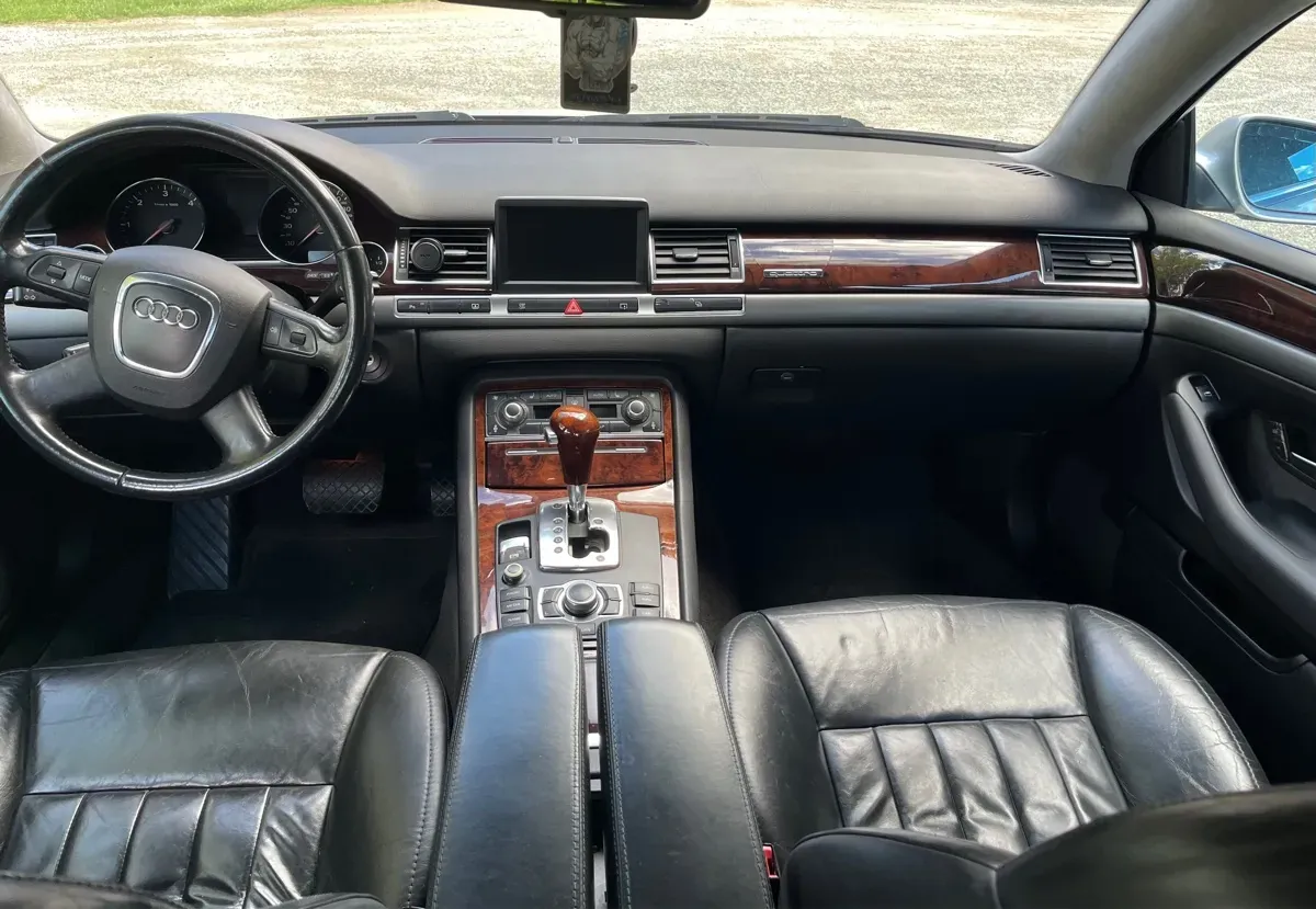 Audi A8 2005 photo 2