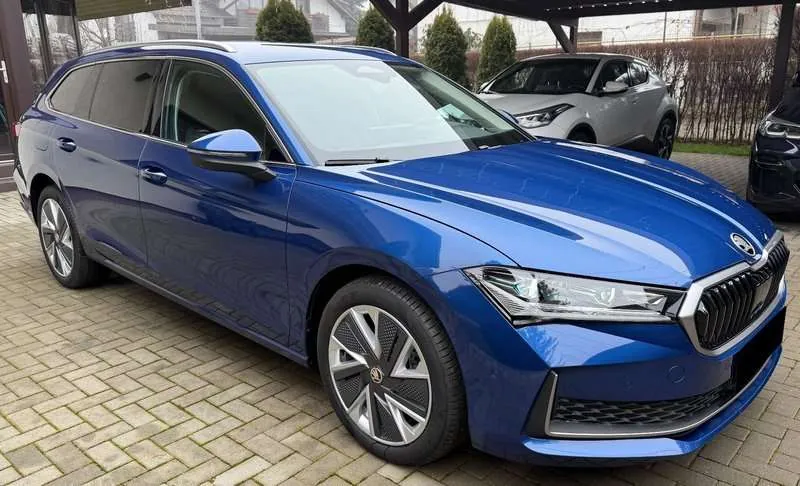 Skoda Superb Combi 2025 photo 2