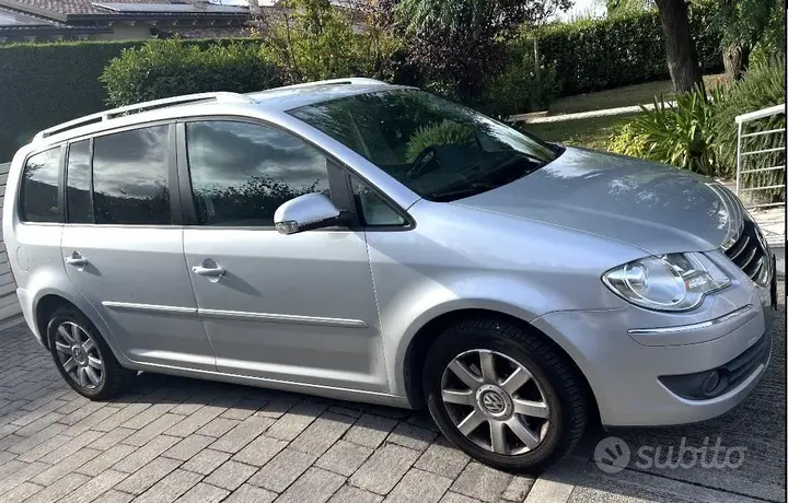 Volkswagen Touran 2008 photo 3