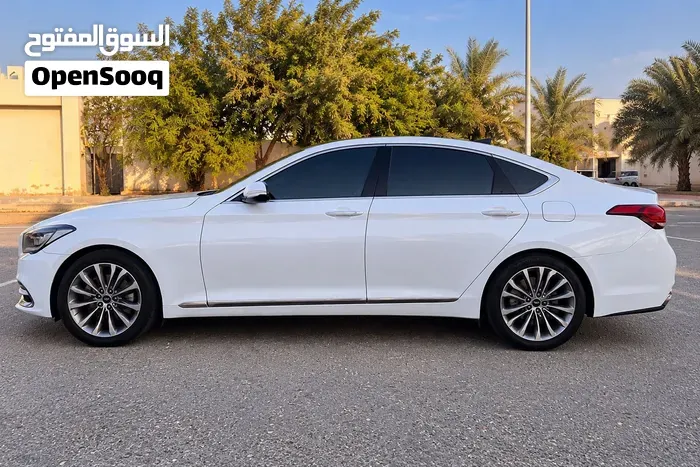 Genesis G80 2017 photo 2
