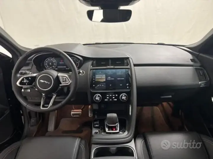 Jaguar E-Pace 2024 photo 4