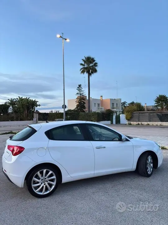 Alfa Romeo Giulietta 2017 photo 3