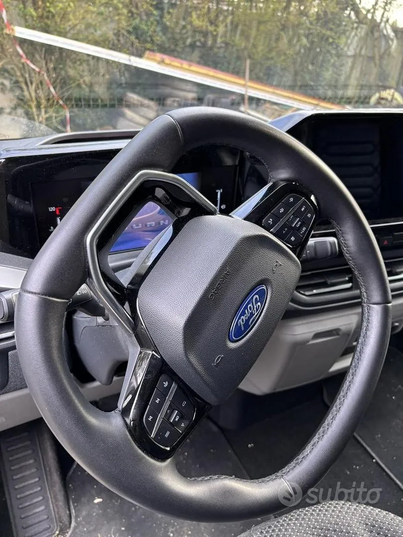 Ford Tourneo Custom 2024 photo 3