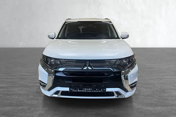Mitsubishi Outlander 2020 photo 2