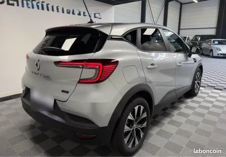 Renault Captur 2024 photo 2