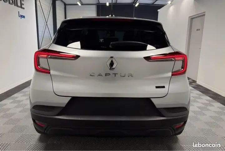 Renault Captur 2024 photo 3