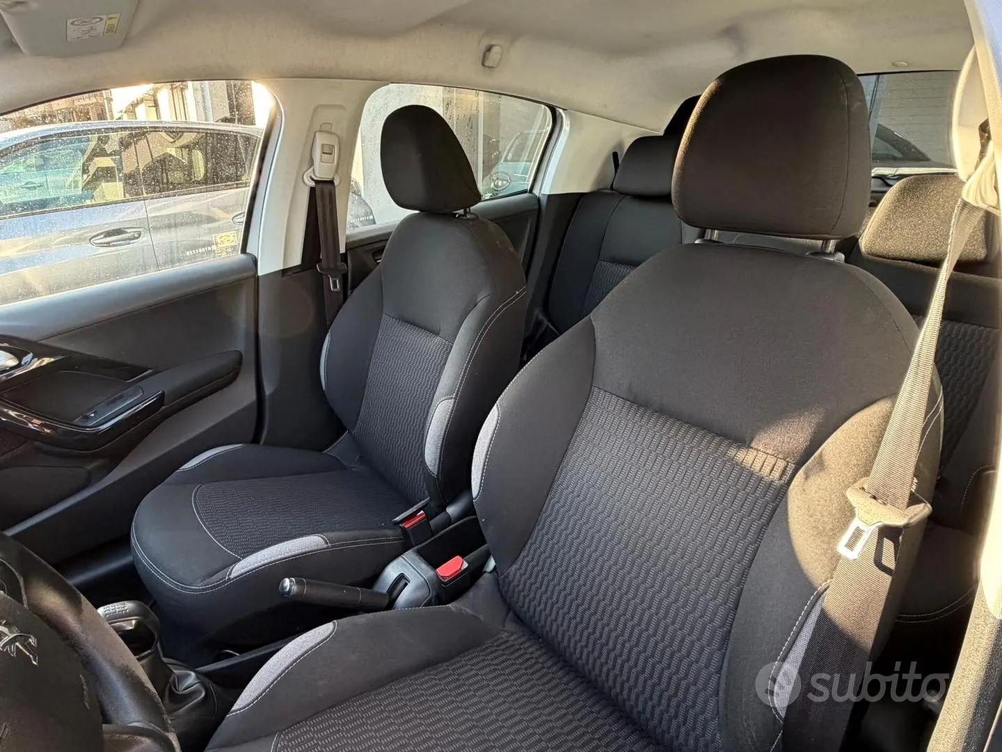 Peugeot 208 2016 photo 5