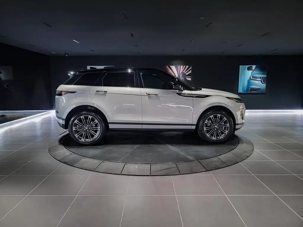 Land Rover Range Rover Evoque 2026 photo 4