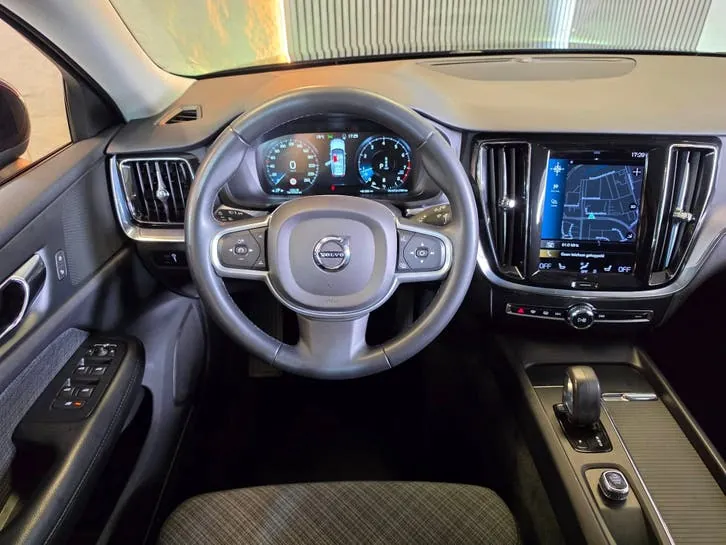 Volvo V60 2022 photo 3
