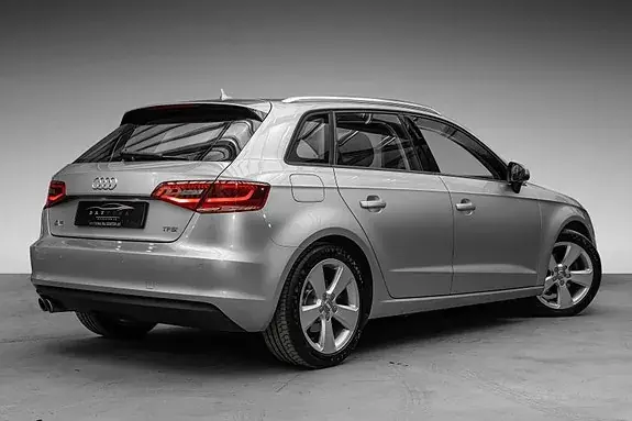 Audi A3 2016 photo 2