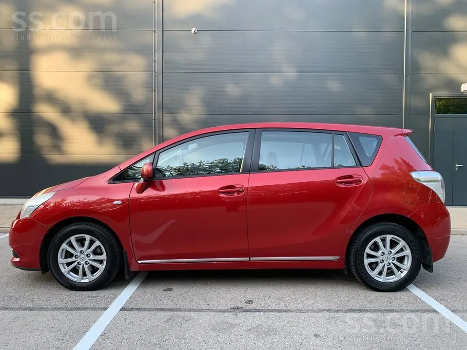Toyota Verso 2011 photo 3