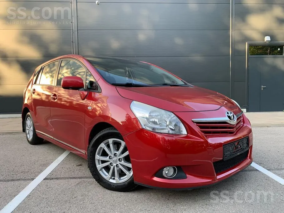 Toyota Verso 2011 photo 2