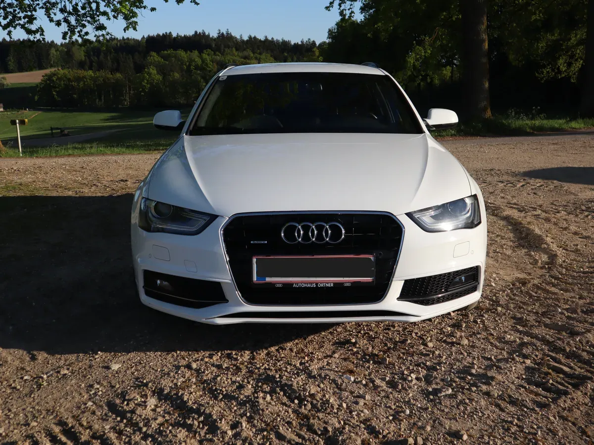 Audi A4 2012 photo 2