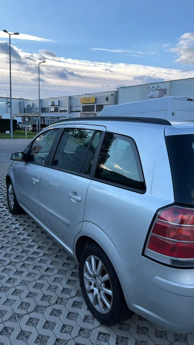 Opel Zafira 2007 photo 3