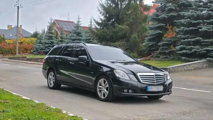 Mercedes-Benz E200
