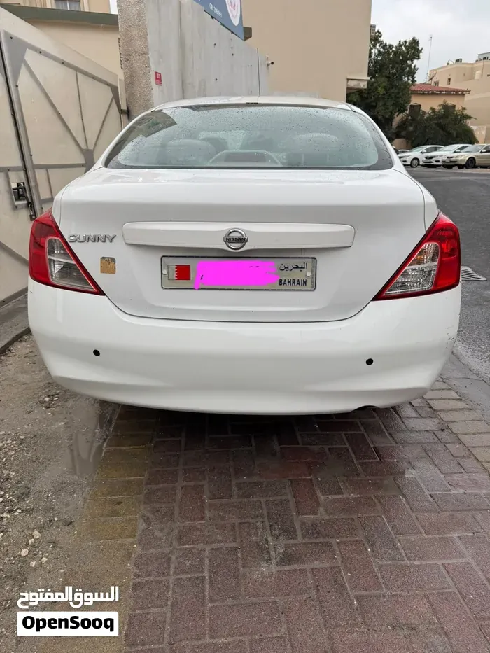 Nissan Sunny 2012 photo 2