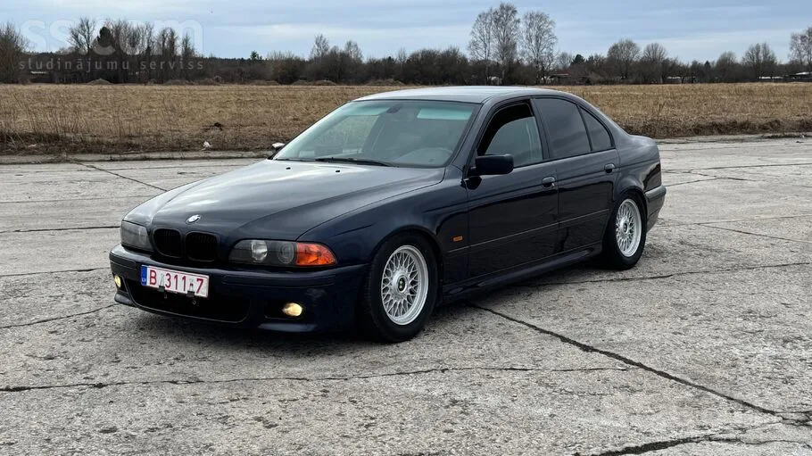 BMW 528