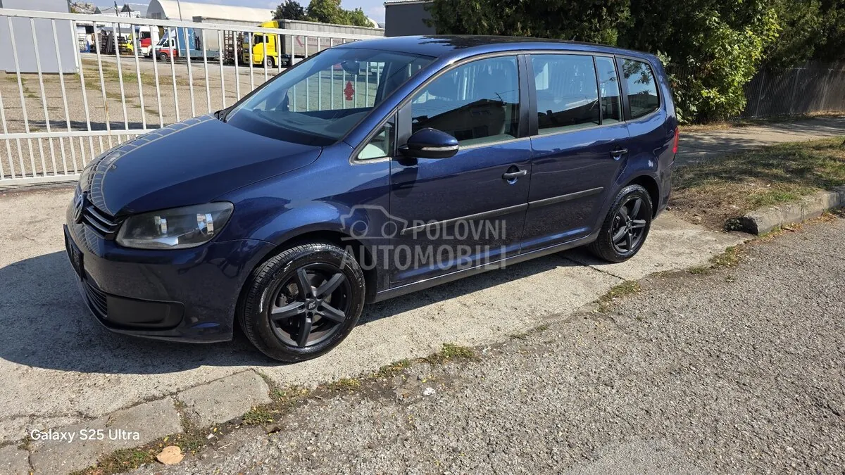 Volkswagen Touran 2011 photo 3