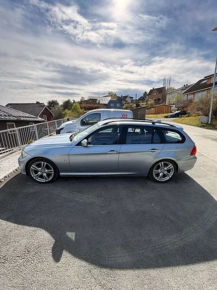 BMW 318D 2009 photo 2