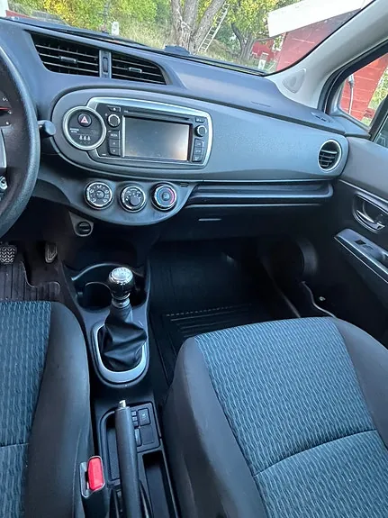 Toyota Yaris 2012 photo 5