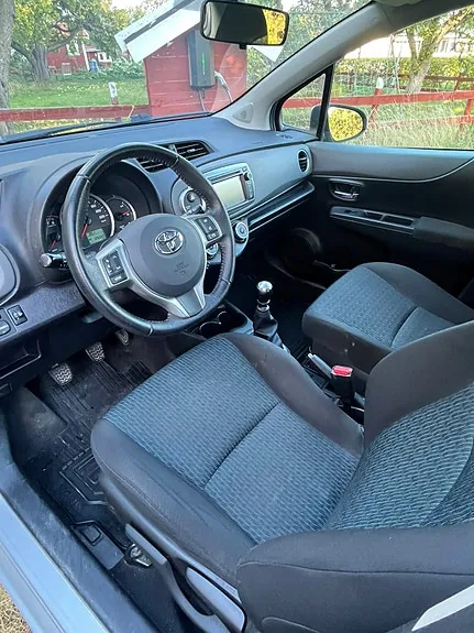 Toyota Yaris 2012 photo 4
