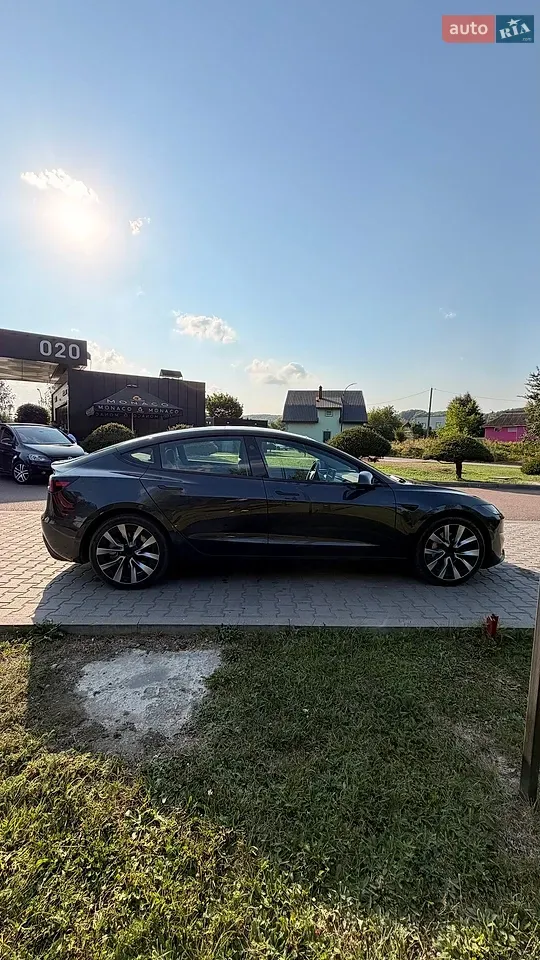 Tesla Model 3 2025 photo 3