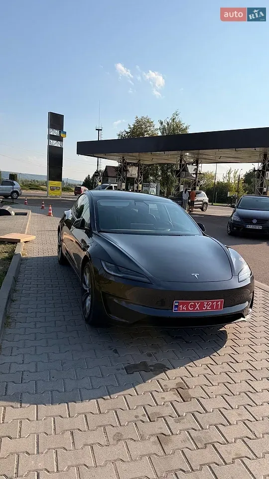 Tesla Model 3 2025 photo 2