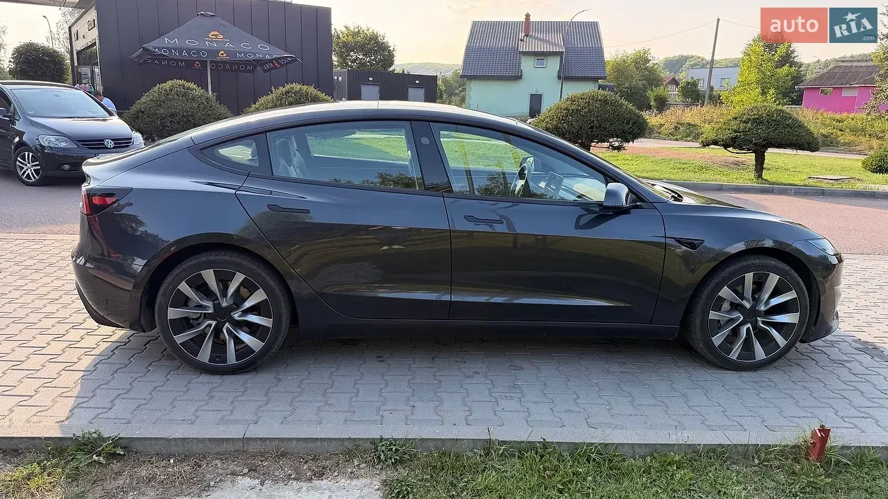Tesla Model 3 2025 photo 4