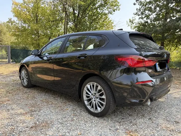 BMW 118D 2021 photo 2