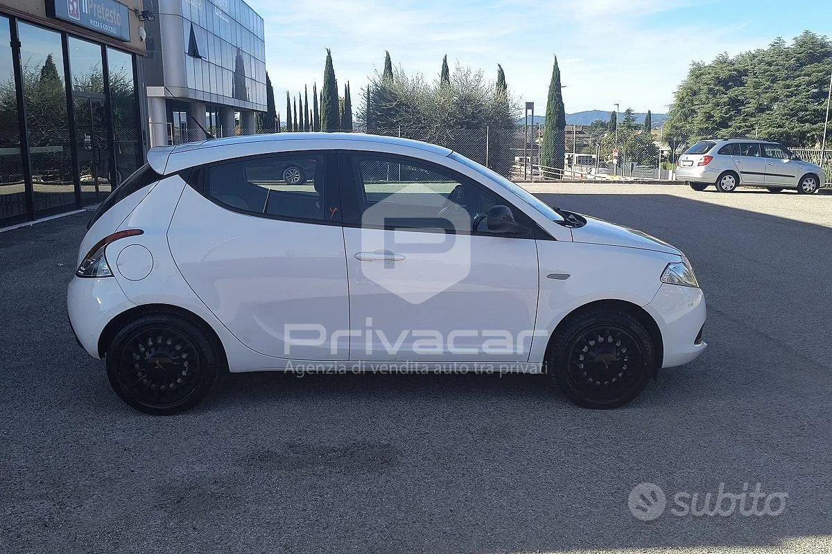 Lancia Ypsilon 2014 photo 2