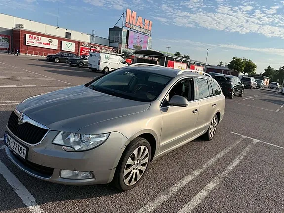 Skoda Superb 2012 photo 3