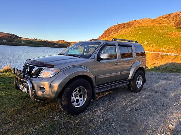 Nissan Pathfinder 2012 photo 2