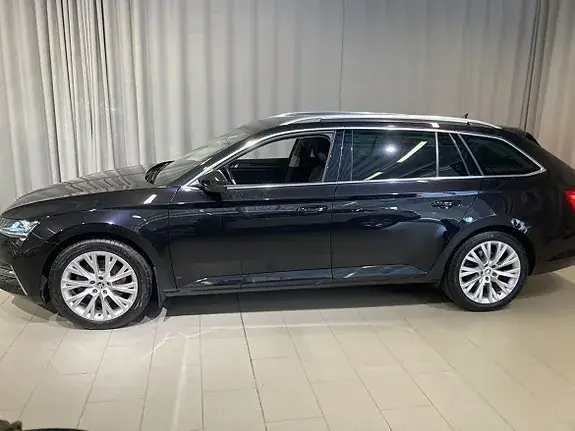 Skoda Superb 2023 photo 2