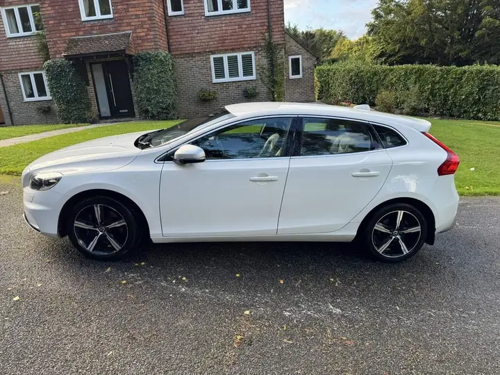 Volvo V40 2016 photo 2