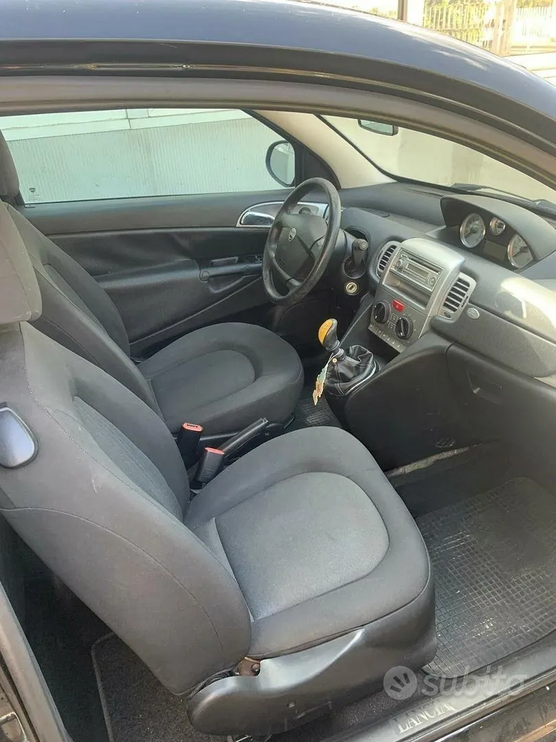 Lancia Ypsilon 2011 photo 3