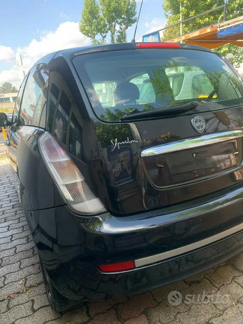Lancia Ypsilon 2011 photo 2