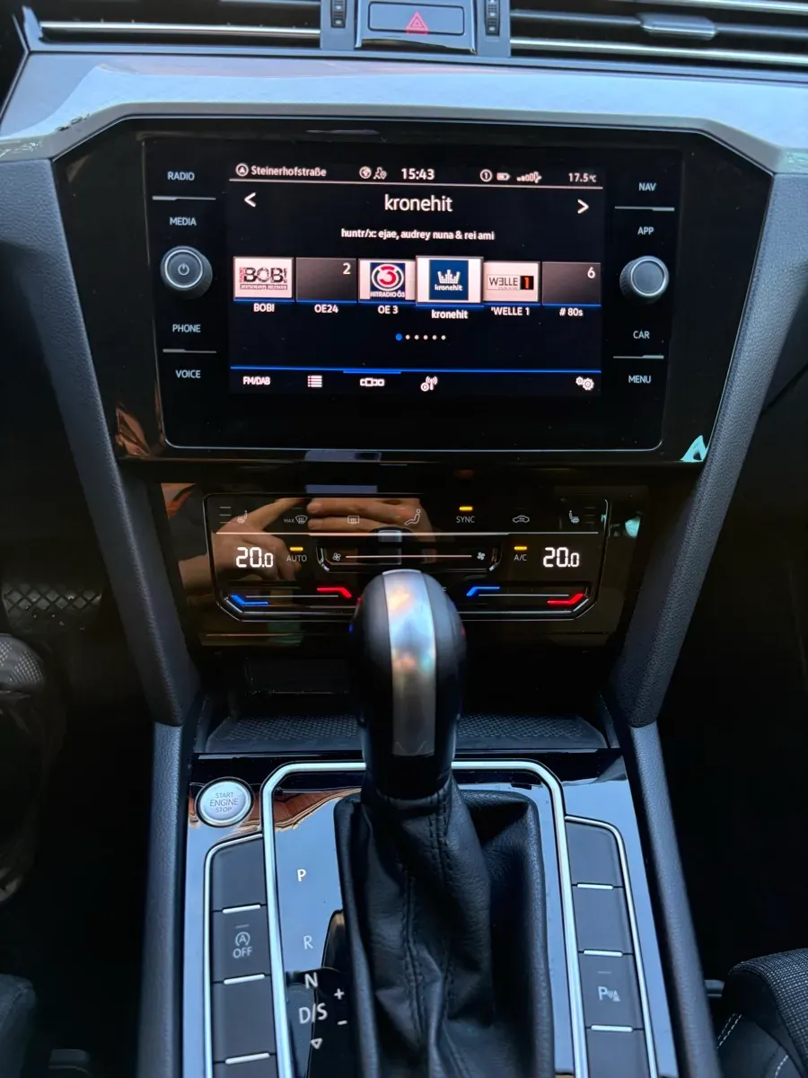 Volkswagen Passat 2022 photo 2