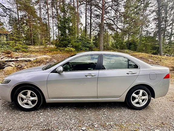 Honda Accord 2003 photo 2